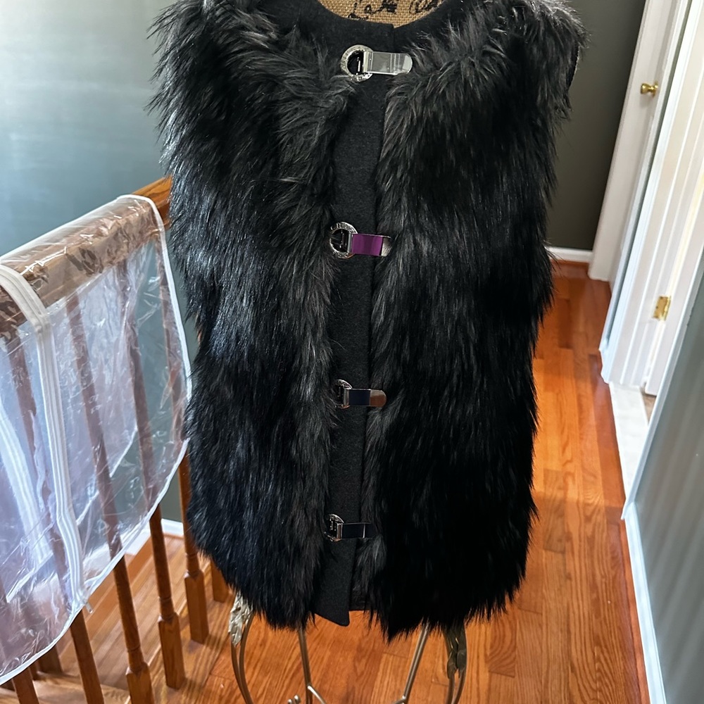 Michael Kors ❤️ Faux Fur Vest Women’s Size Large $450.
~Never Worn~ - Picture 3 of 13